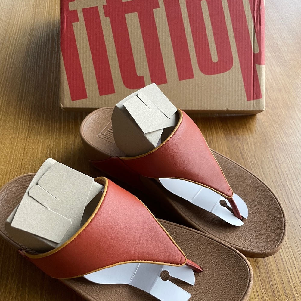 REDUCED! FitFlop Lulu Pop Binding Toe-Post Leather Sandal